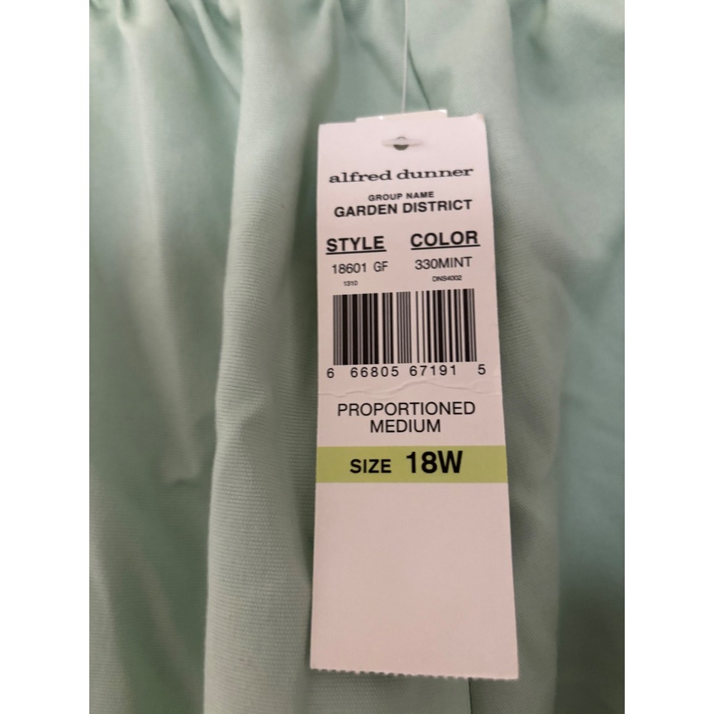 Alfred Dunner Woman Garden District Mint Green Pants Size 18W Medium
(A691) - Picture 4 of 5
